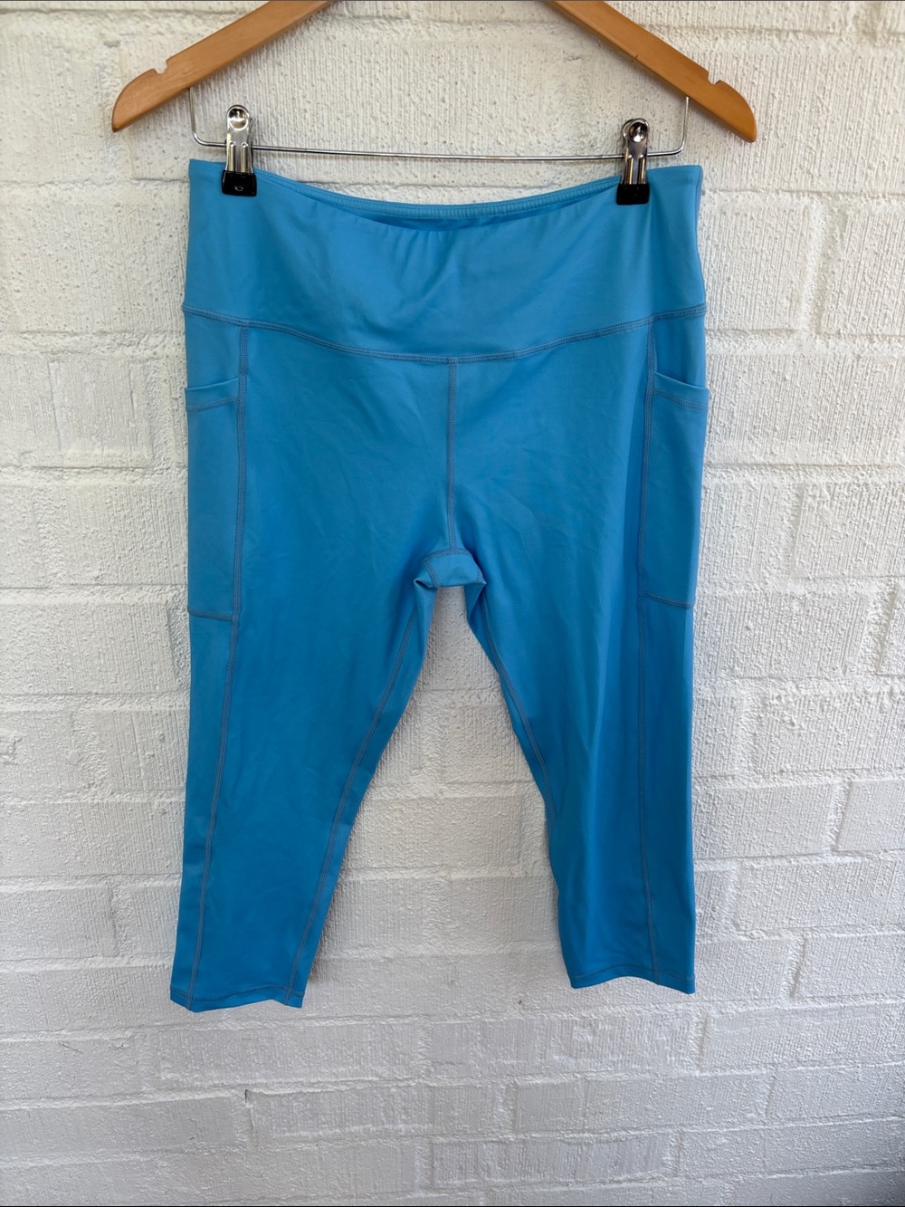 Constantly Varied Gear Light Blue Performance Double Pocket Cropped Leggings L